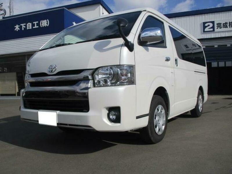 TOYOTA HIACE VAN