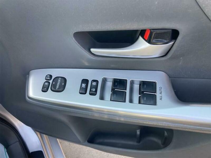 PRIUS ALPHA