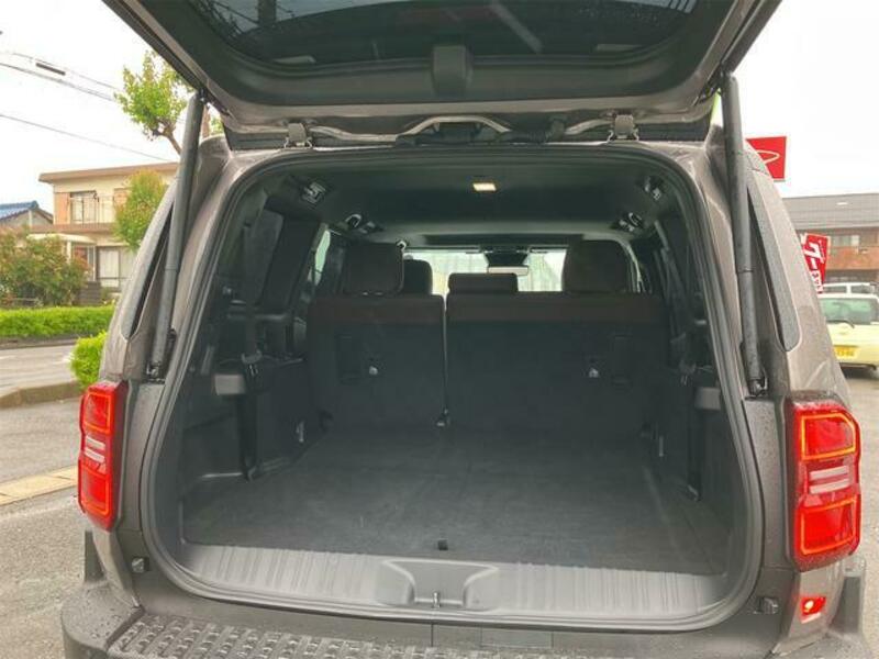 LAND CRUISER 250