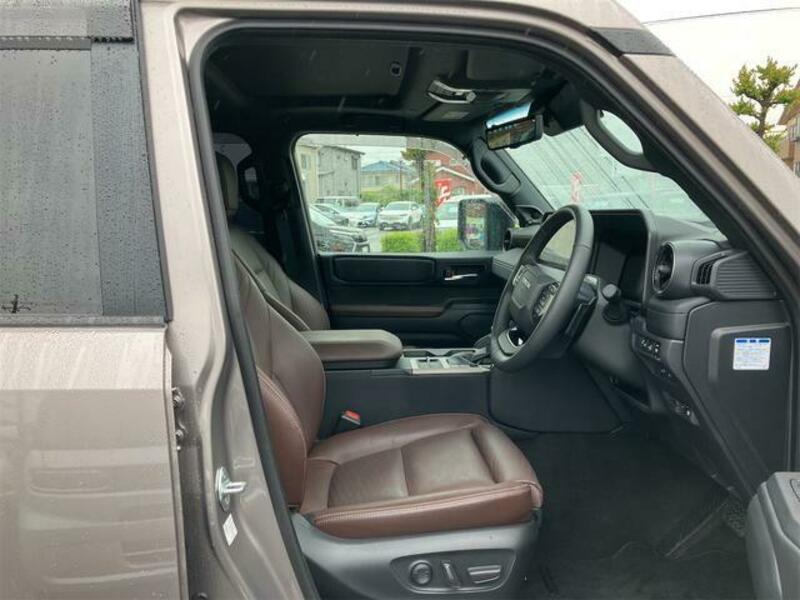 LAND CRUISER 250