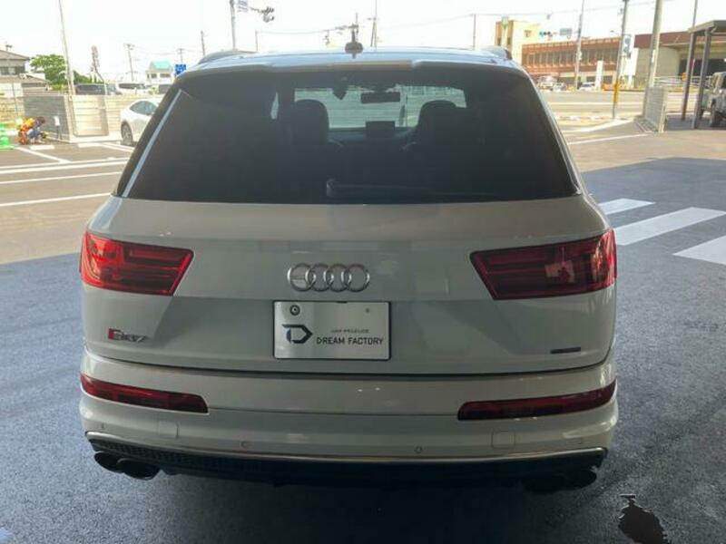 Q7