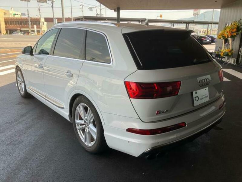 Q7