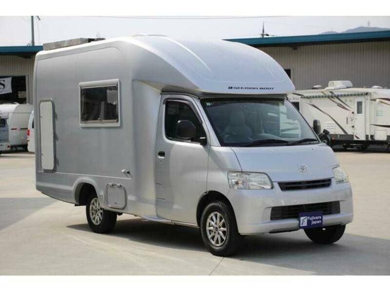 TOWNACE TRUCK