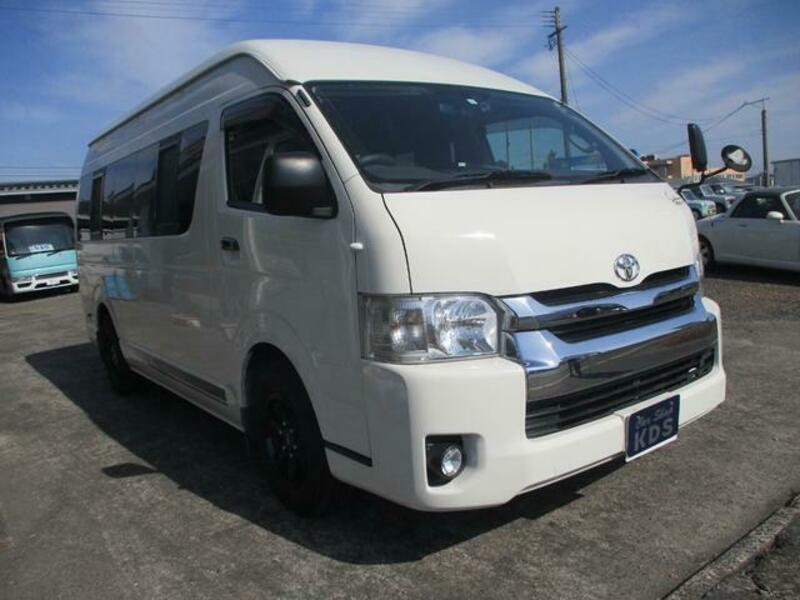 HIACE COMMUTER