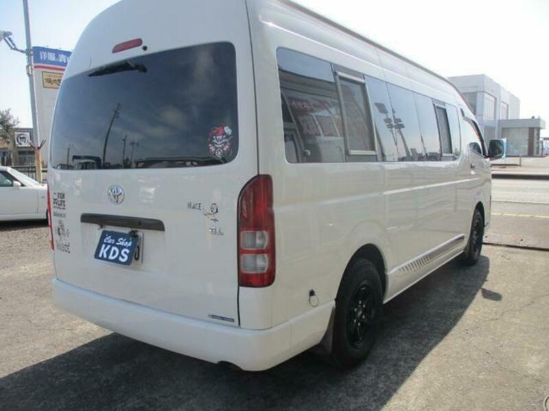 HIACE COMMUTER