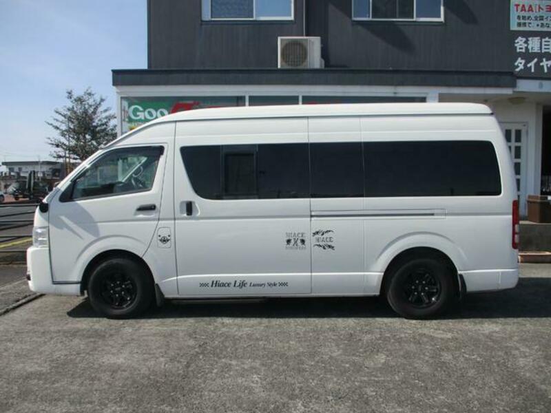 HIACE COMMUTER