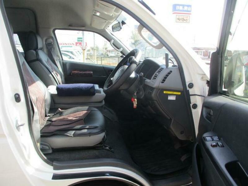 HIACE COMMUTER