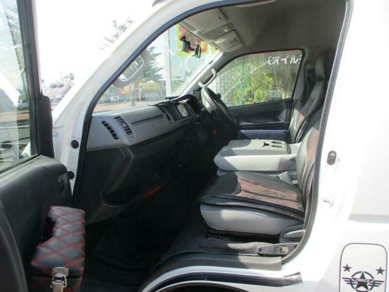 HIACE COMMUTER