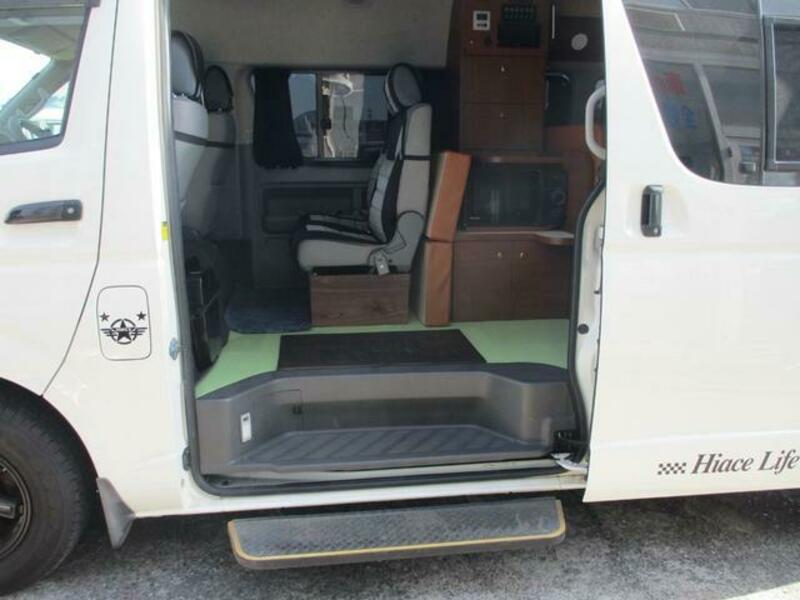 HIACE COMMUTER