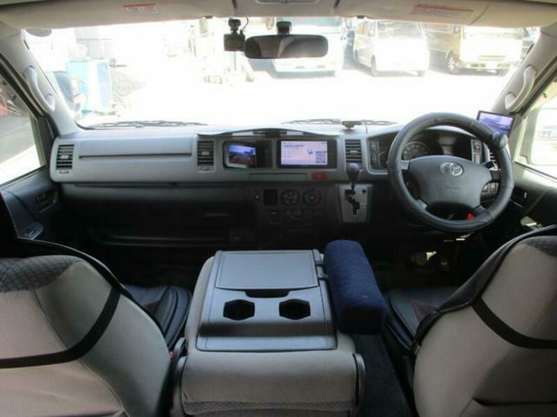 HIACE COMMUTER