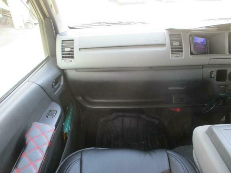 HIACE COMMUTER