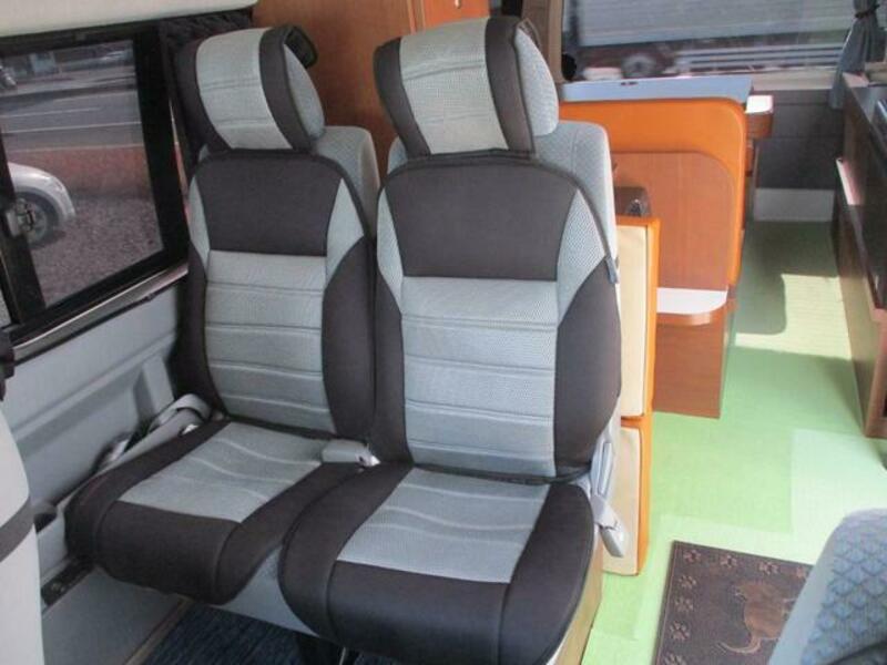 HIACE COMMUTER