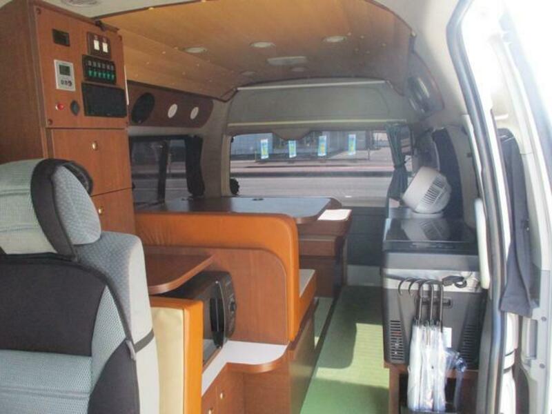 HIACE COMMUTER