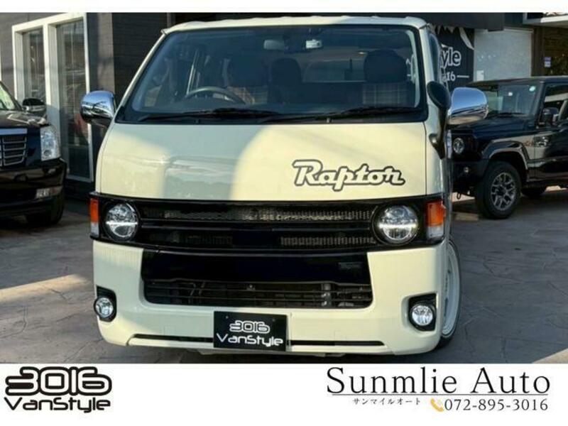 TOYOTA HIACE VAN