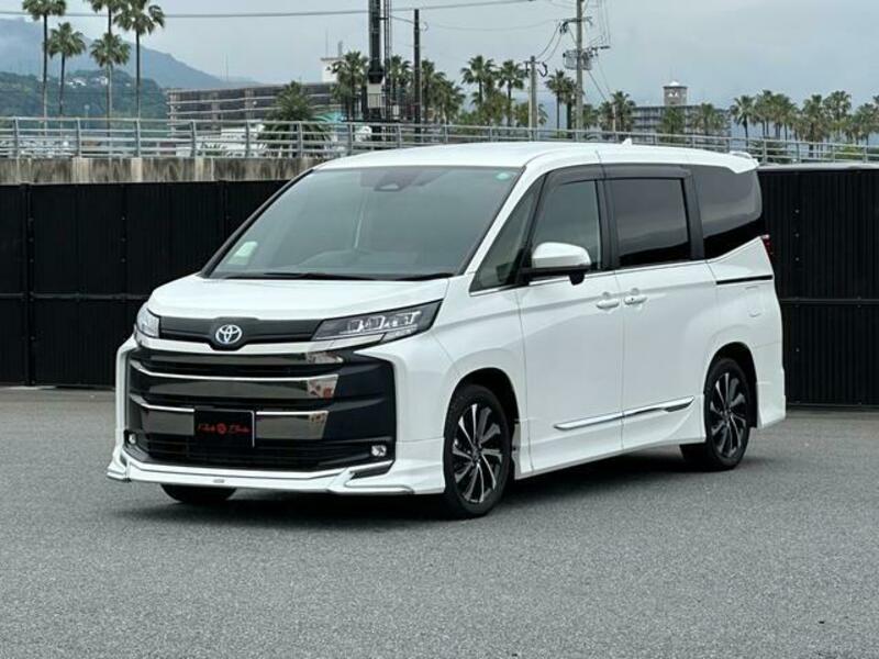 TOYOTA NOAH