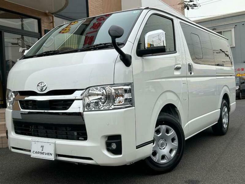 TOYOTA HIACE VAN