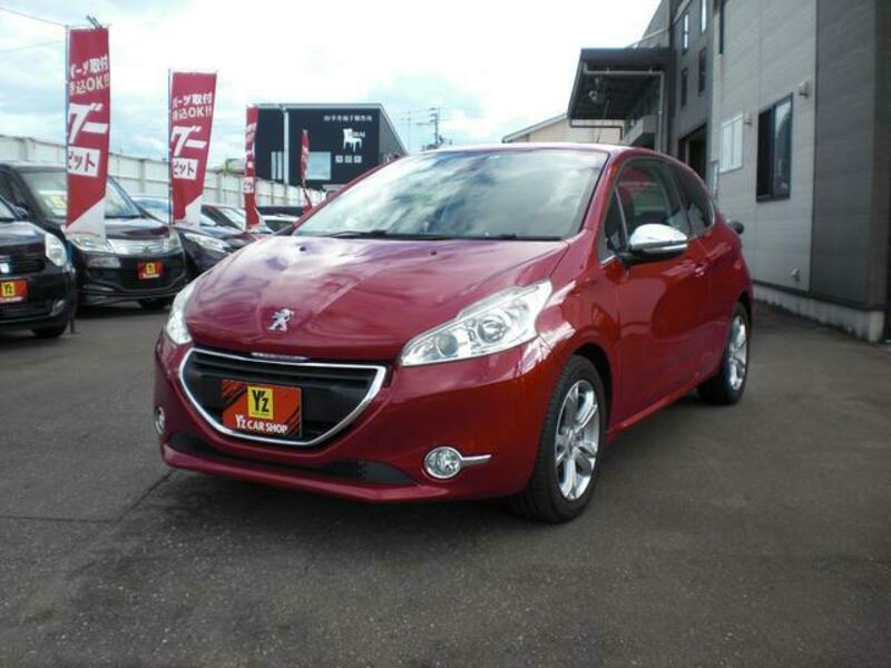 PEUGEOT 208