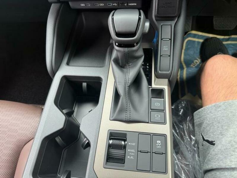 LAND CRUISER 250