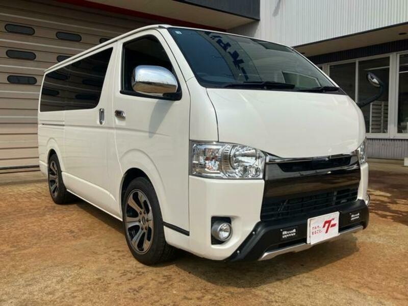 TOYOTA HIACE VAN