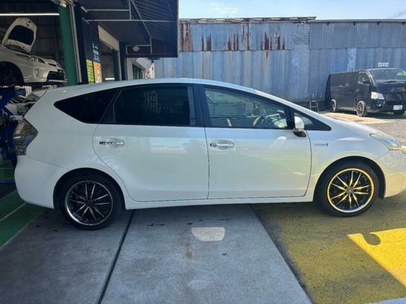 PRIUS ALPHA