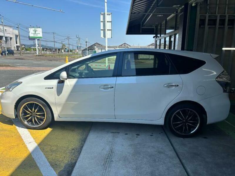 PRIUS ALPHA