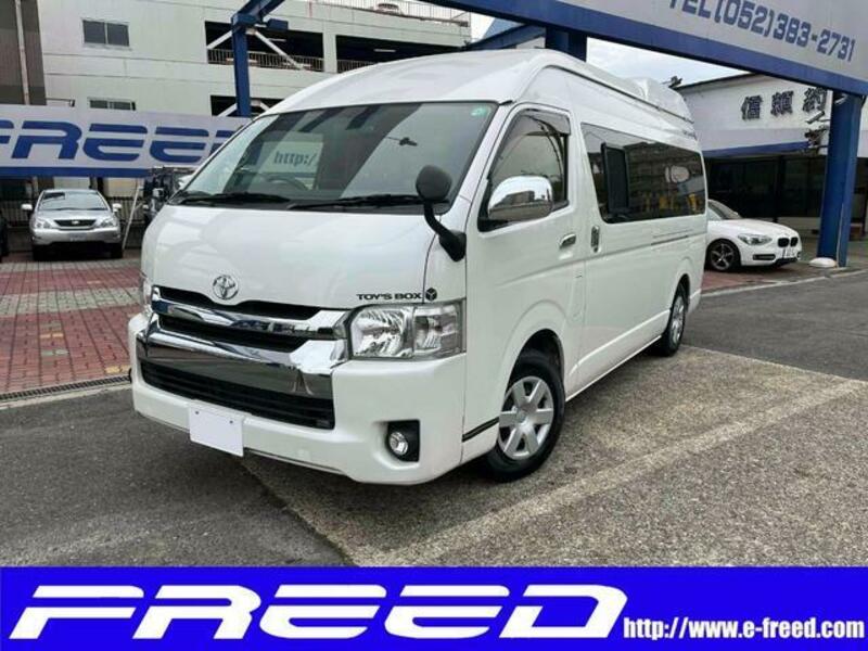 TOYOTA HIACE VAN