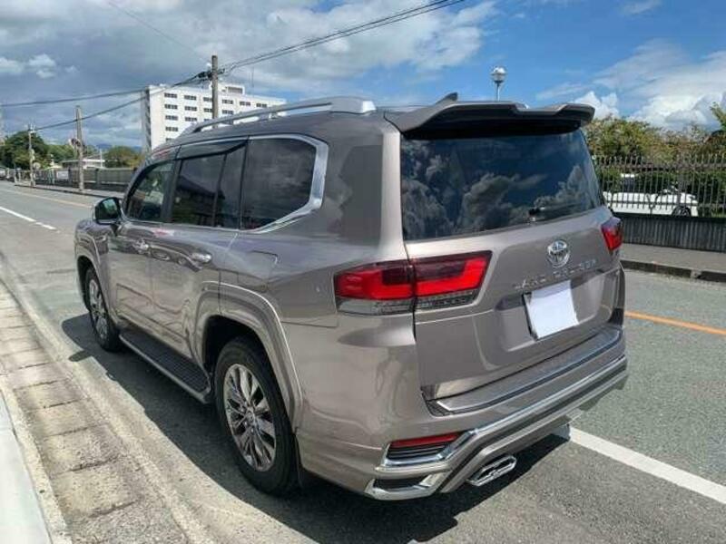 LAND CRUISER