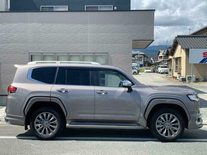 LAND CRUISER
