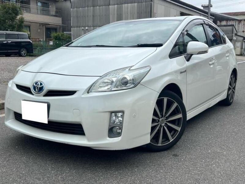 TOYOTA PRIUS