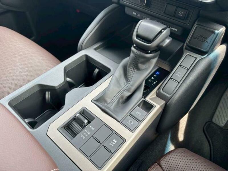 LAND CRUISER 250