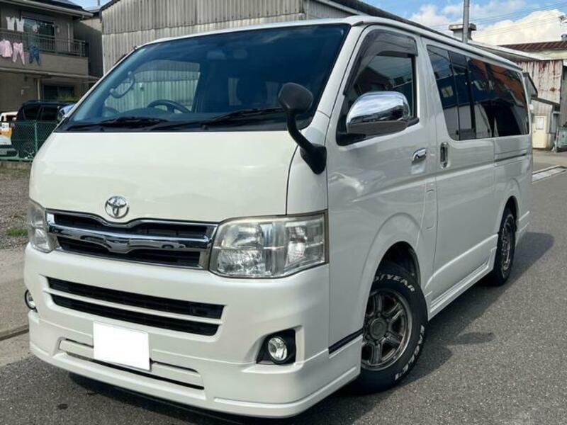 TOYOTA HIACE VAN