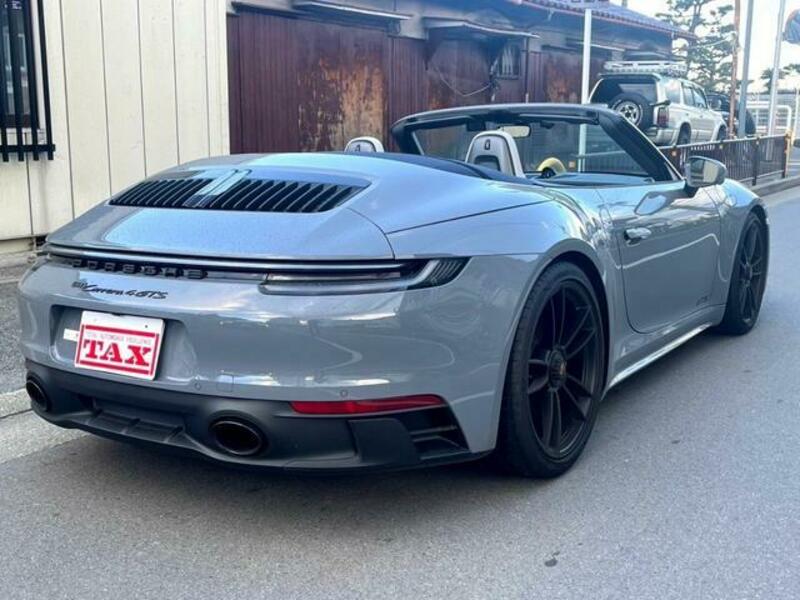 911