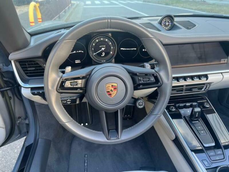 911
