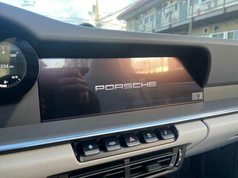 911