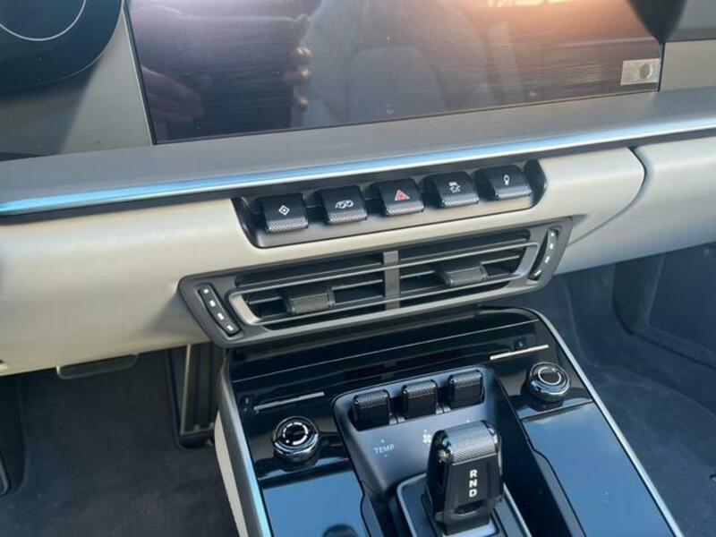 911