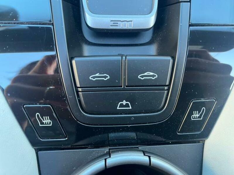 911