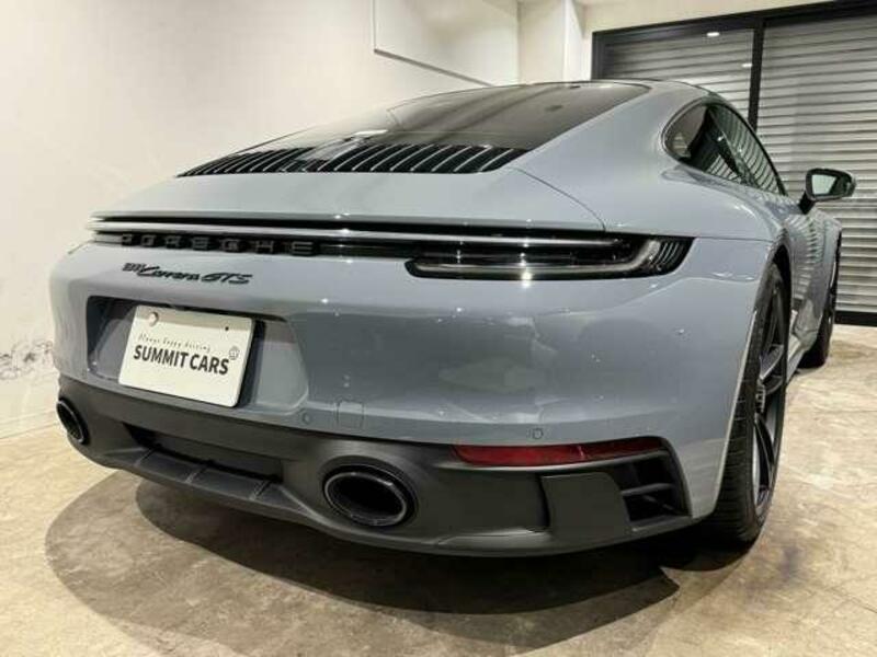 911