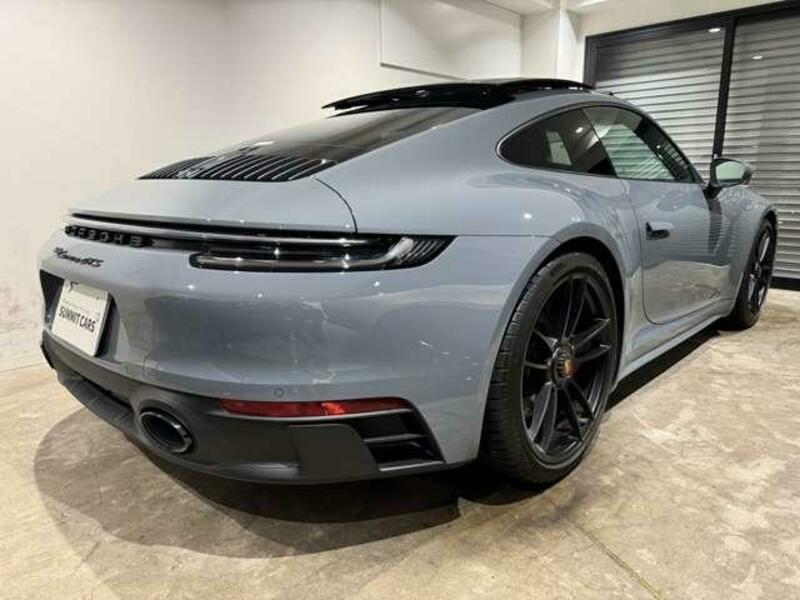 911
