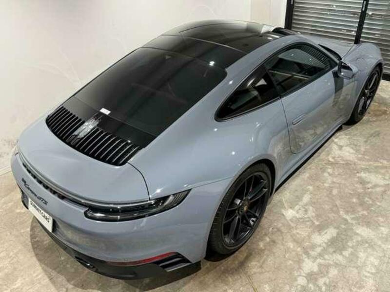 911