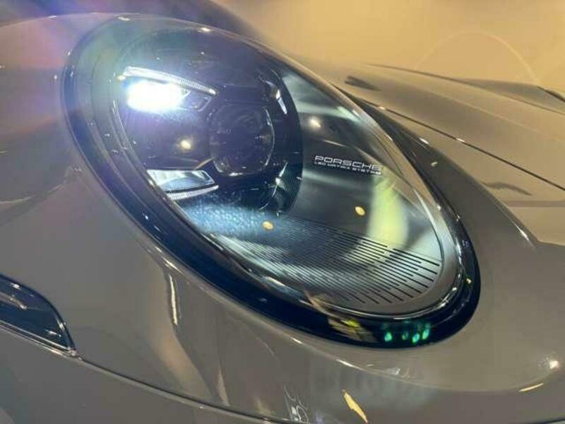 911