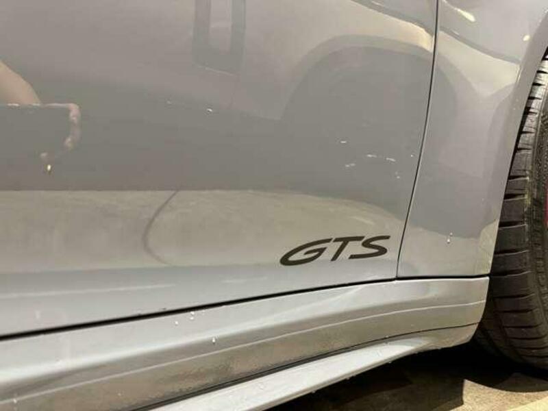 911