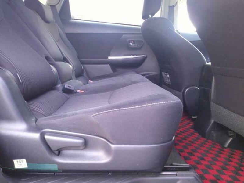 PRIUS ALPHA