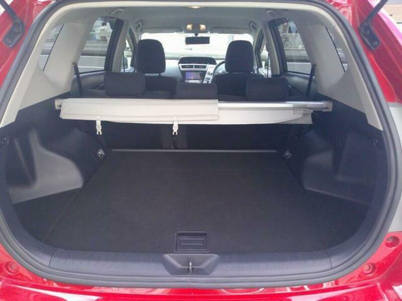 PRIUS ALPHA