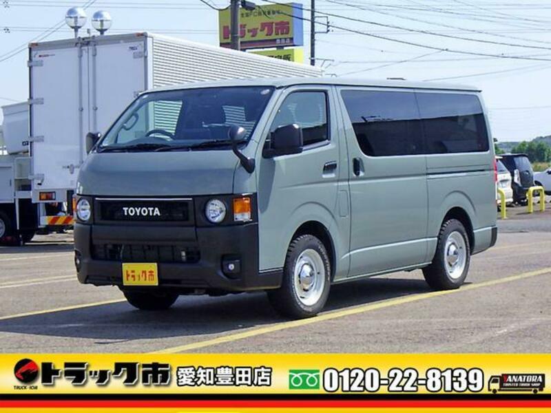 TOYOTA HIACE VAN