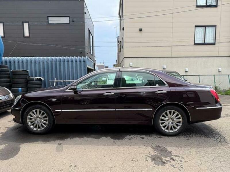 CROWN MAJESTA