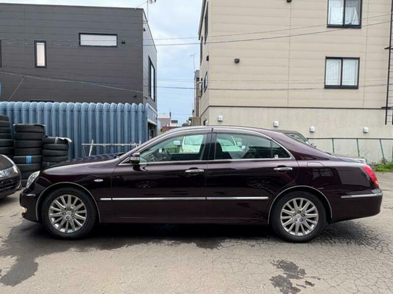 CROWN MAJESTA