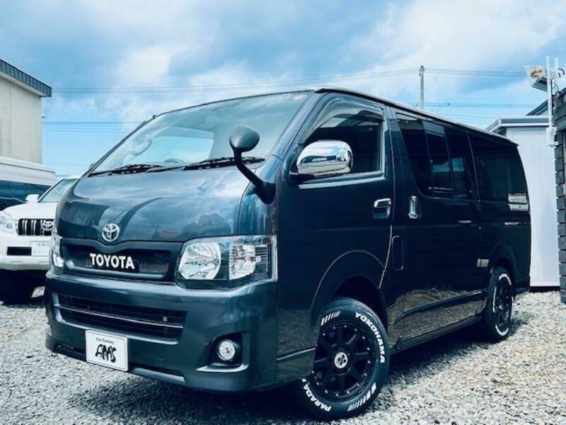 TOYOTA HIACE VAN