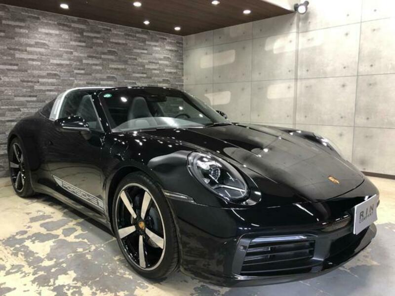 911