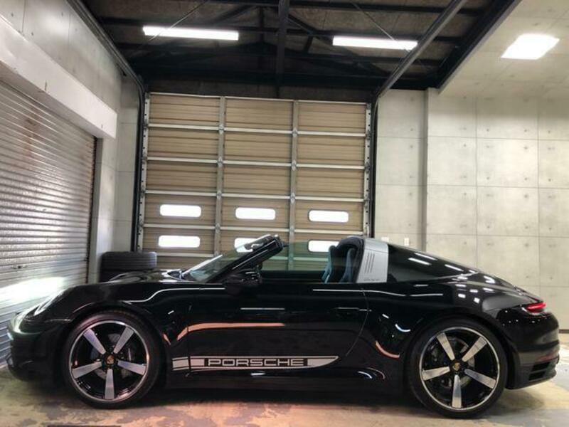 911