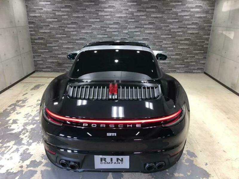 911